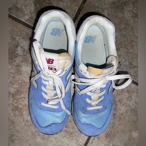 New Balance tennis shoes